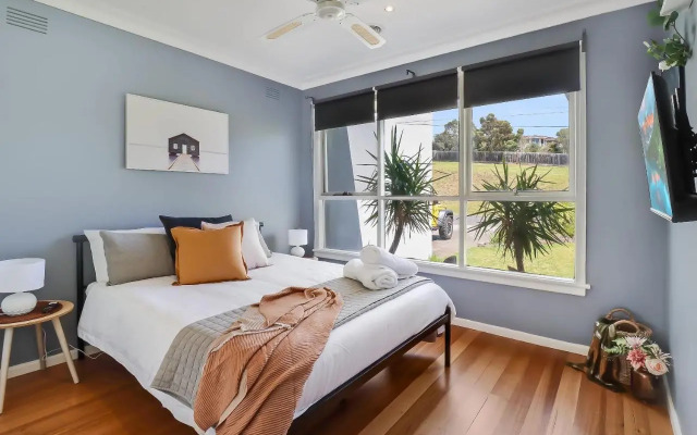 Scenic Serenity Large Family Home in Geelong