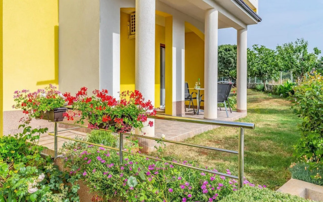 Beautiful Apartment in Pomer With 1 Bedrooms and Wifi