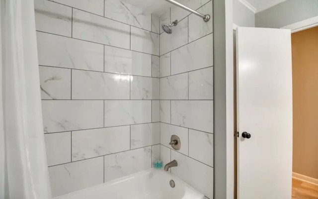 Bella Vista Vacation Rental Near Lake Access!