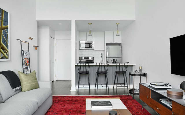 Lyric Chic 1BR Gym Downtown