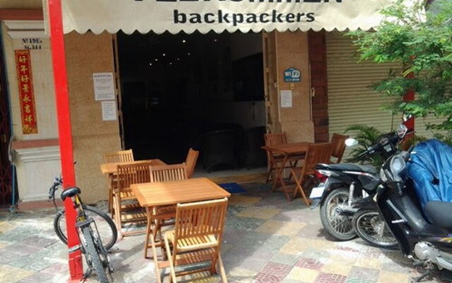Riverside Backpackers