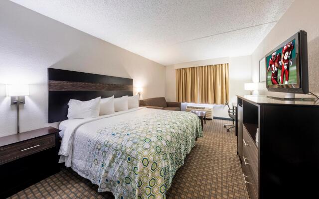 HomeTown Inn by Red Roof East Syracuse