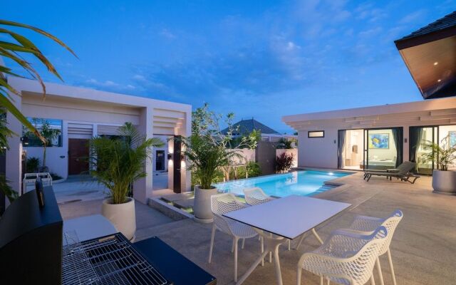 Gold Chariot Pool Villa
