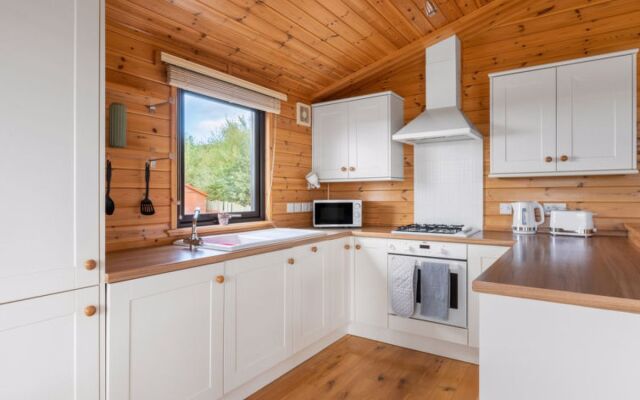 Loch Side Lodge 8