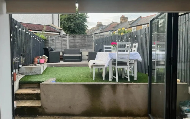 Gorgeous 1 Bedroom Apartment With Garden Near Earlsfield