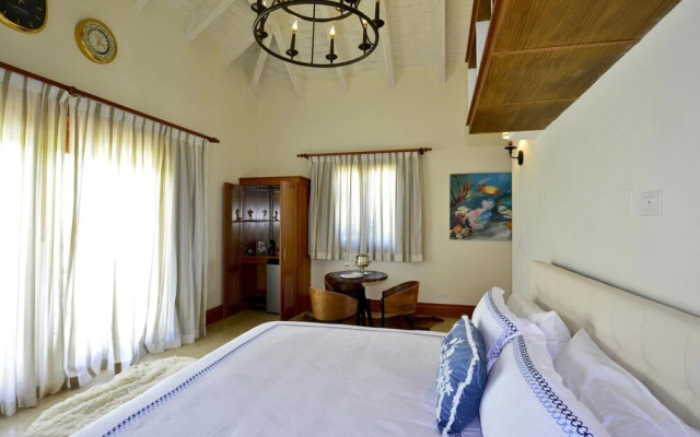Ocean View 5-bedroom Fully Staffed Tropical Villa