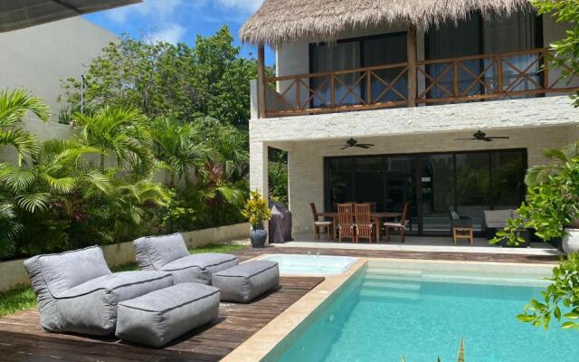 Luxury House Tomanoa - 10pers - 4rooms - Pool - HotJacuzzi - Speed Wifi -waterfall