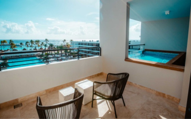 Mangrove Beach Corendon Curacao All-Inclusive Resort, Curio by Hilton