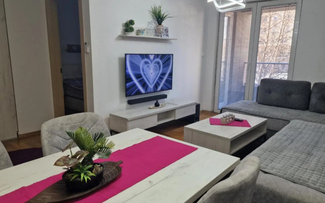 Stylish Violet & Modern Apartment