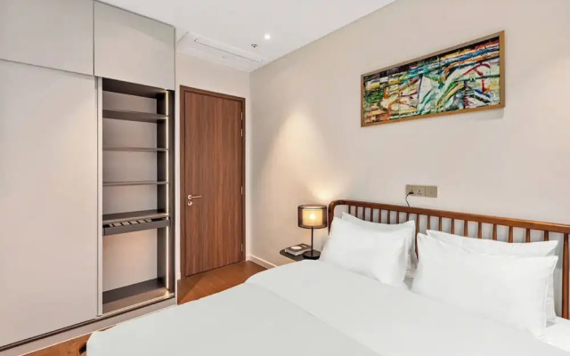 The Crest Residence Luxury by Metropole