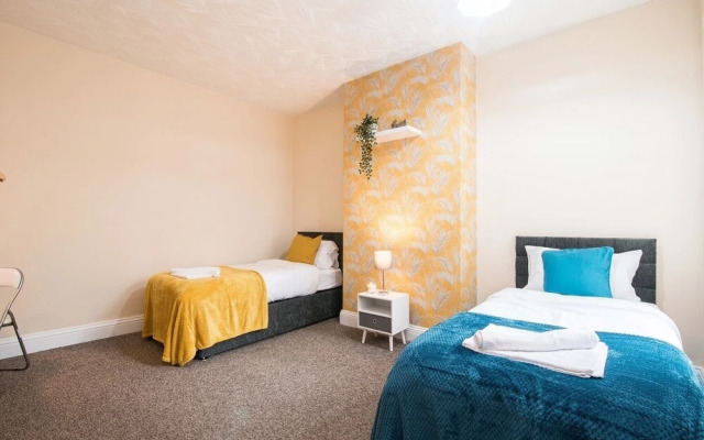 Contractor 4-bed House in Coventry