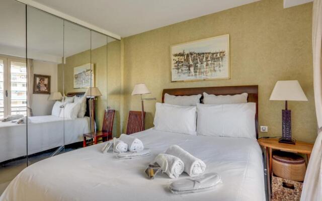 Luxurious Cosy 2 Bdrm Apartment Near Martinez by Olidesi