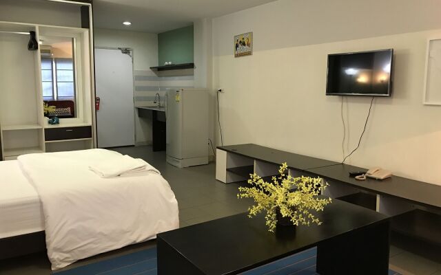 Sathorn Terrace Apartment
