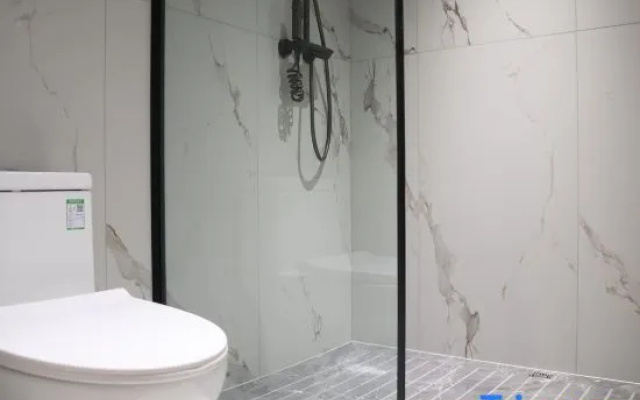 Xinan Grand Hotel (Sichuan Institute of Arts and Sciences Lianhu Campus) – Bathroom – Dazhou