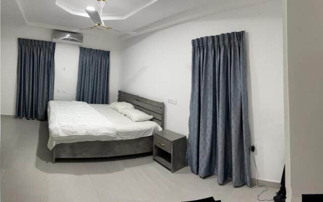 Private 3 Bedroom Home in Gated Community B's Guest House