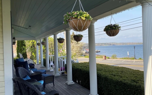 Spouter Inn Bed & Breakfast