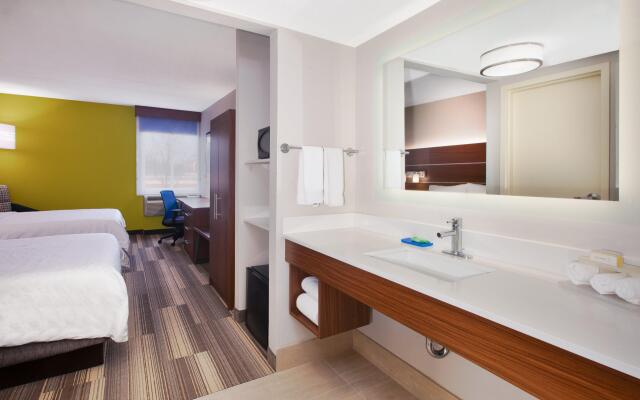 Holiday Inn Express Fairfax - Arlington Boulevard by IHG