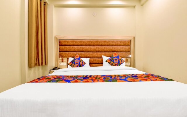 Fabhotel Pacific Inn