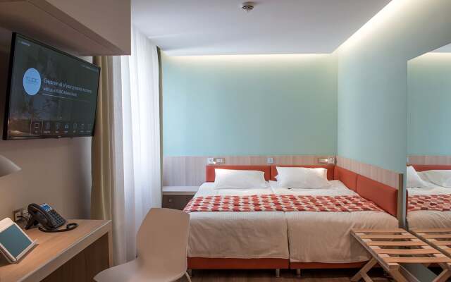 Casual Kubic Athens Hotel