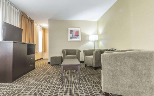 Quality Inn & Suites Downtown