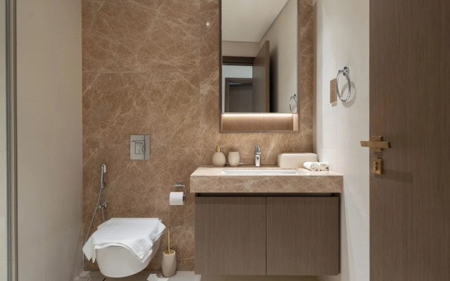 KeyRock - Palm View Apt with Pool