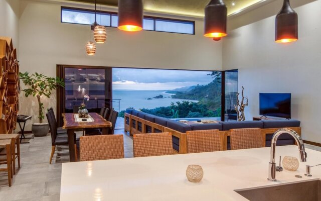 Luxe 4 Bdrm Villa w Epic Oceanview Infinity Pool