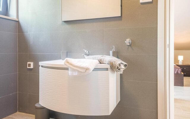 Amazing Home in Pjescana Uvala With Wifi and 2 Bedrooms