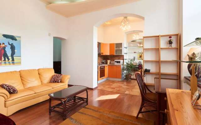 Апартаменты Home-Hotel, ул. Хорива, 15