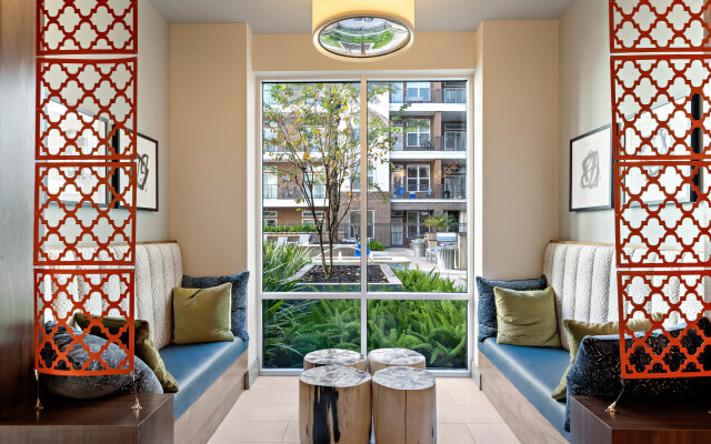 Bright Parisian Penthouse Suite in Houston