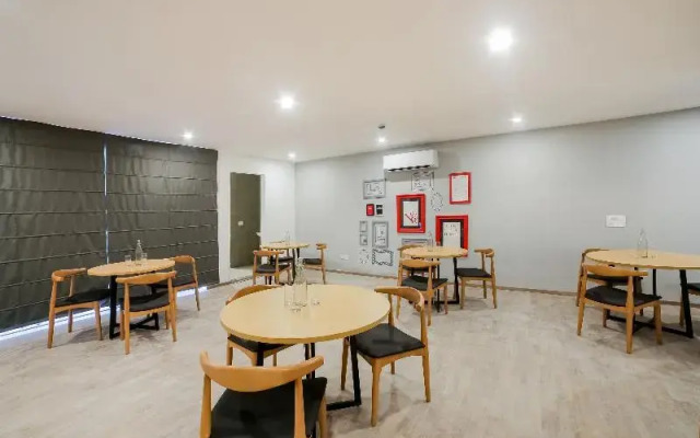 OYO Townhouse 213 Artemis Hospital