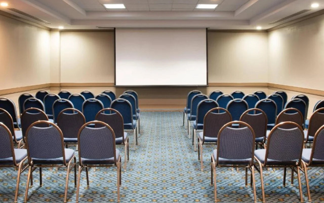 Skyline Hotel Detroit Airport, SureStay Collection by BW