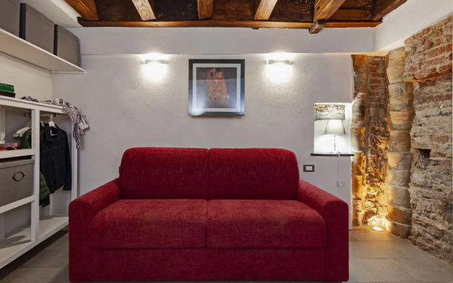 Wood and Stone Apartment in the historical center