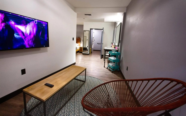 Moxy New Orleans Downtown French Quarter