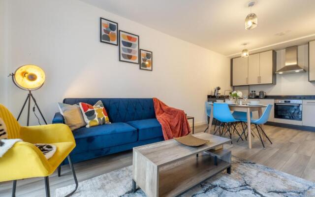 Ashview 2 - Heathrow - Thorpe Park - Free Parking