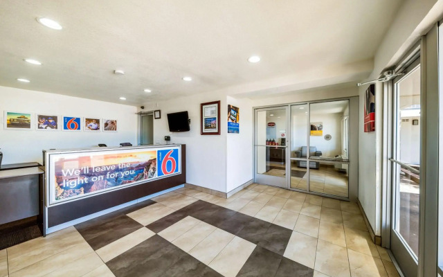 Motel 6 Dallas, TX - Farmers Branch