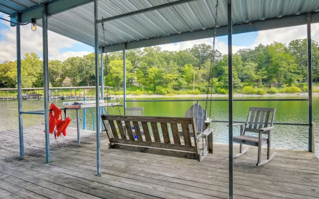 Table Rock Lake Condo: Boat, Fish, Swim!
