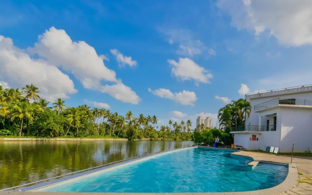 OYO 15459 Home Exotic 2BHK Vyttila