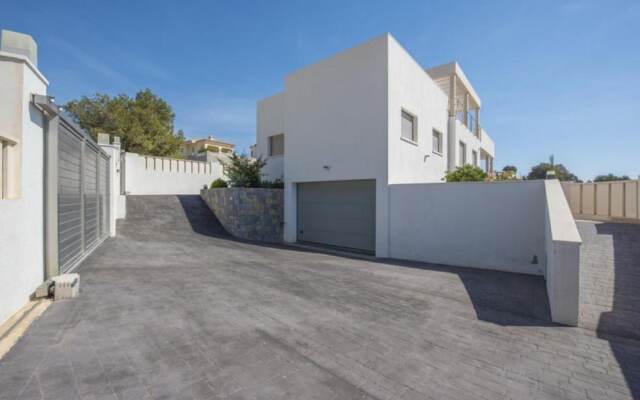 Villa - 5 Bedrooms with Pool, WiFi and Sea views - 105047