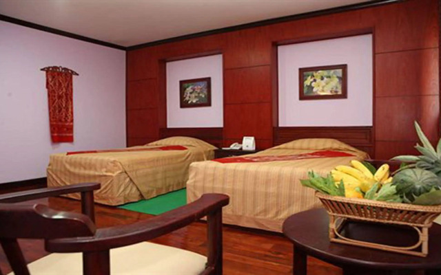 Vansana Riverside Hotel