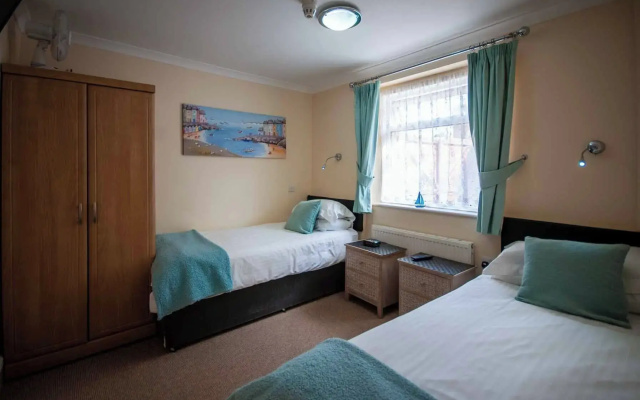 Westbury Lodge