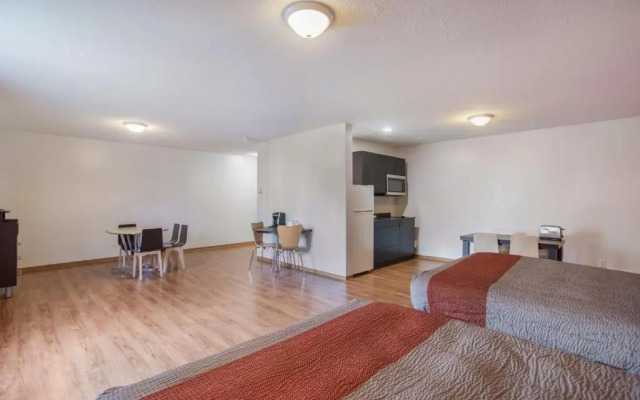 Motel 6-Camrose, AB