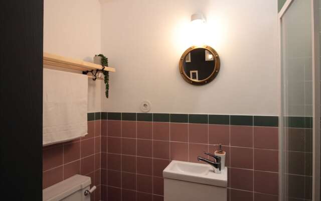 Old Town House in Figueira da Foz Near Beach