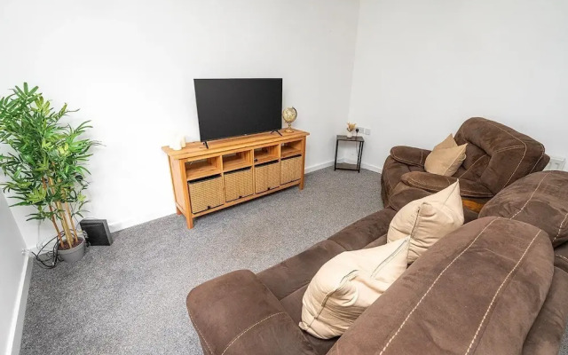 Modern 2-bed Home With Driveway Basingstoke