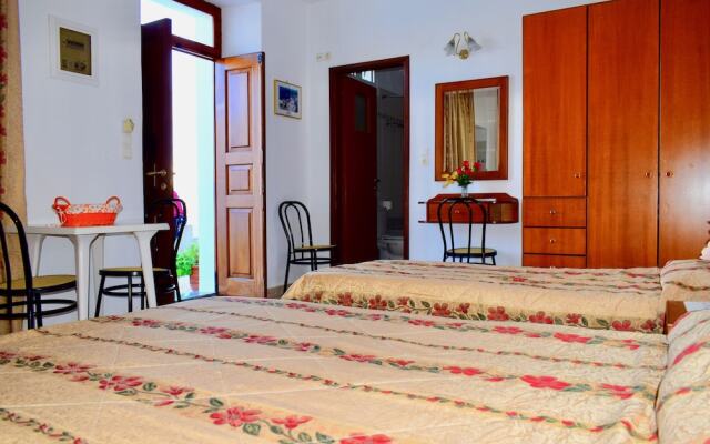 Triple Sea View Family Room Close To The Beach