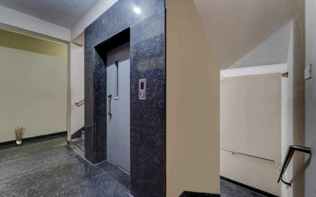 OYO Flagship 80521 Senthamizh Residency