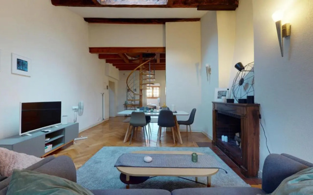 Modern apartment with a view of the Jet d'Eau