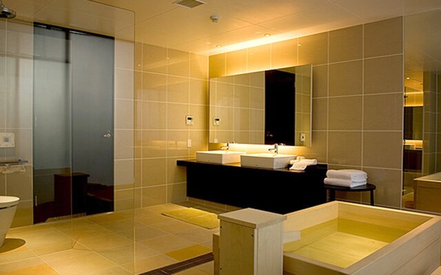 Kizashi The Suite