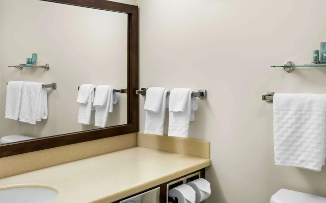 Best Western Thompson Hotel & Suites