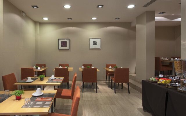 LATROUPE Grand Place Hostel