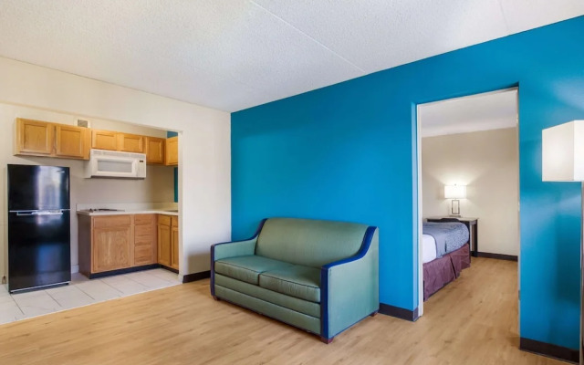 1 Life Studio and Suites